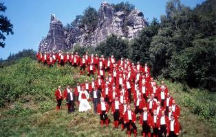 Sächsischer Bergsteigerchor "Kurt Schlosser" im Rathener Gebiet Sächsischer Bergsteigerchor "Kurt Schlosser" im Rathener Gebiet